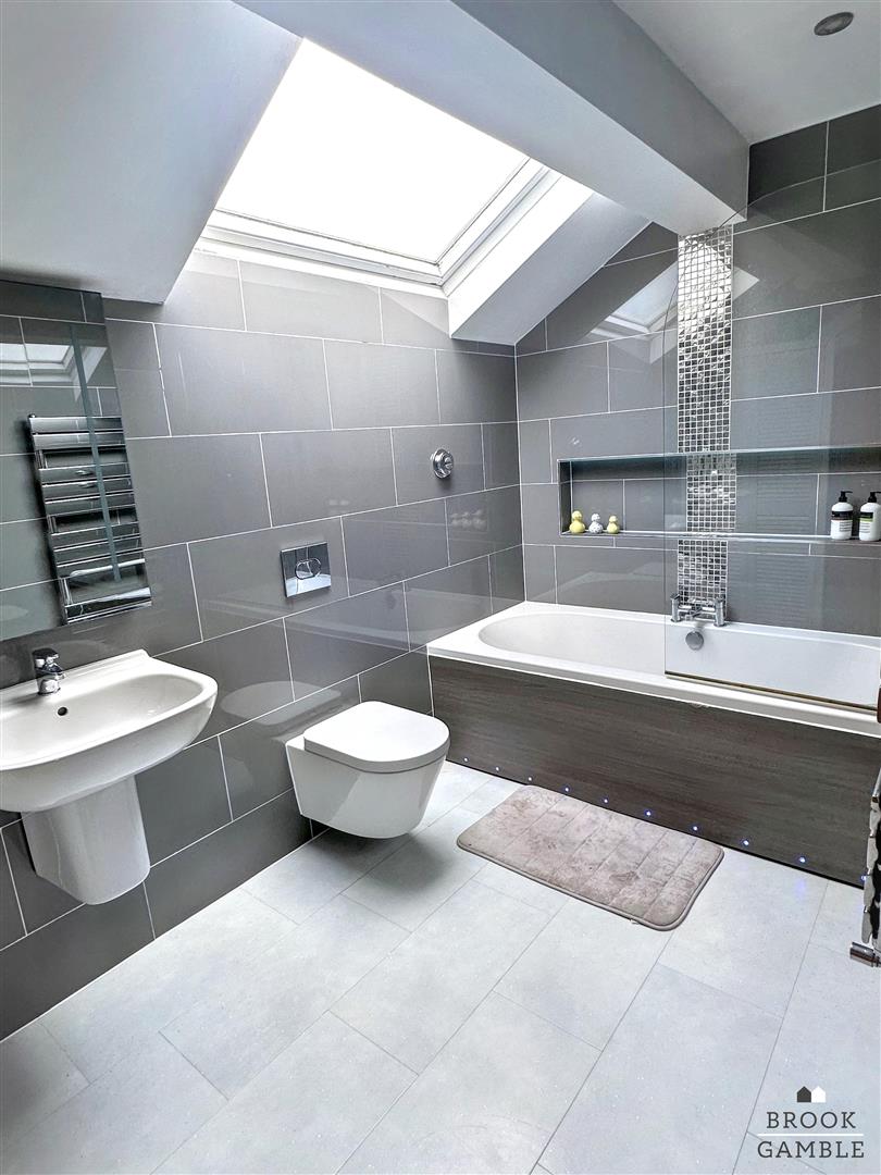 4 Bedroom House - Semi-Detached. Westminster Close in Eastbourne, East Sussex 15